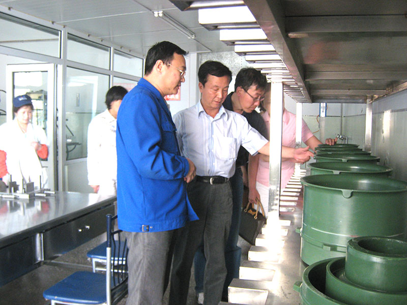 工商聯(lián)領(lǐng)導蒞臨我公司參觀 